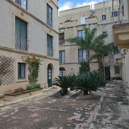 Apartment Cosy Two Bedroom Maisonette
