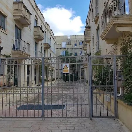 Apartment Cosy Two Bedroom Maisonette