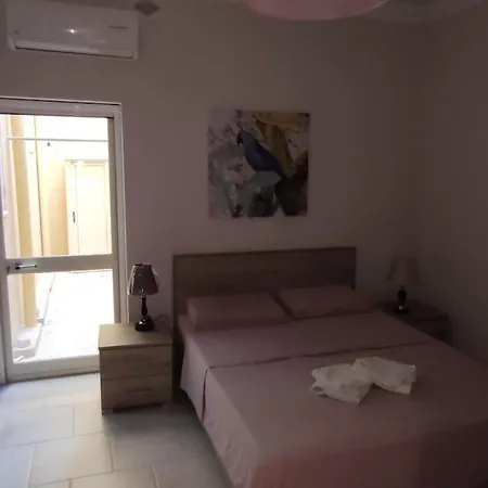 Cosy Two Bedroom Maisonette *