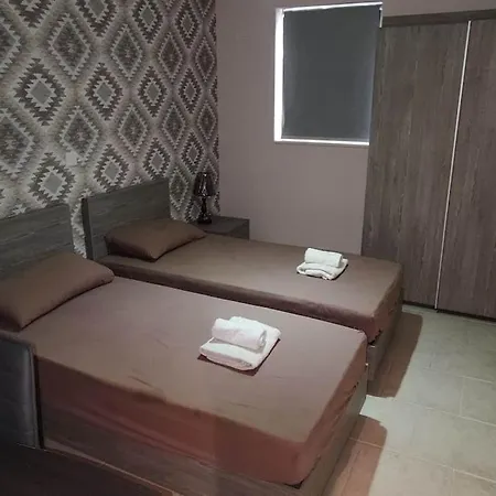 アパート Cosy Two Bedroom Maisonette *