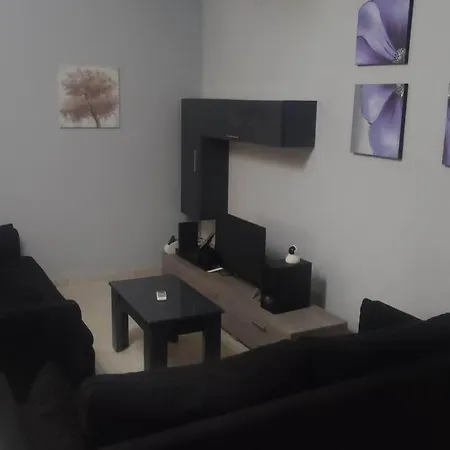 アパート Cosy Two Bedroom Maisonette *