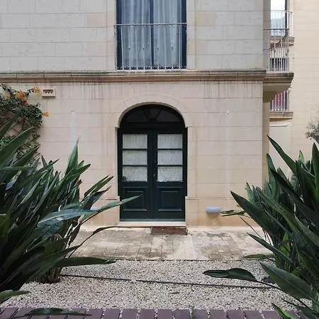 Cosy Two Bedroom Maisonette Apartamento *